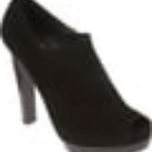 Stuart Weitzman Black pump Size M9.0, NIB sold out